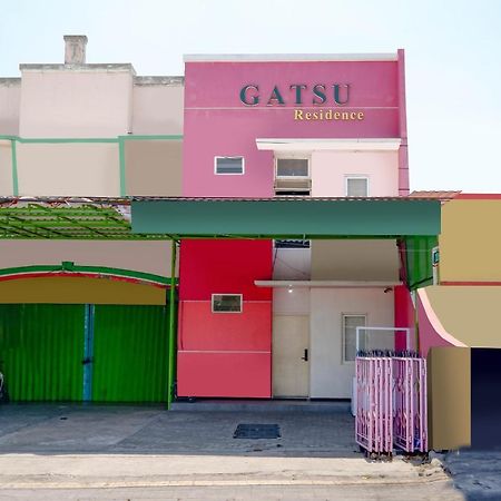 Oyo 1815 Gatsu Residence Semarang Bagian luar foto