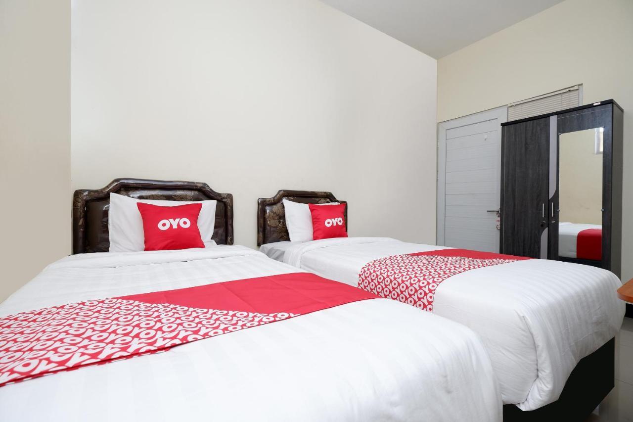 Oyo 1815 Gatsu Residence Semarang Bagian luar foto