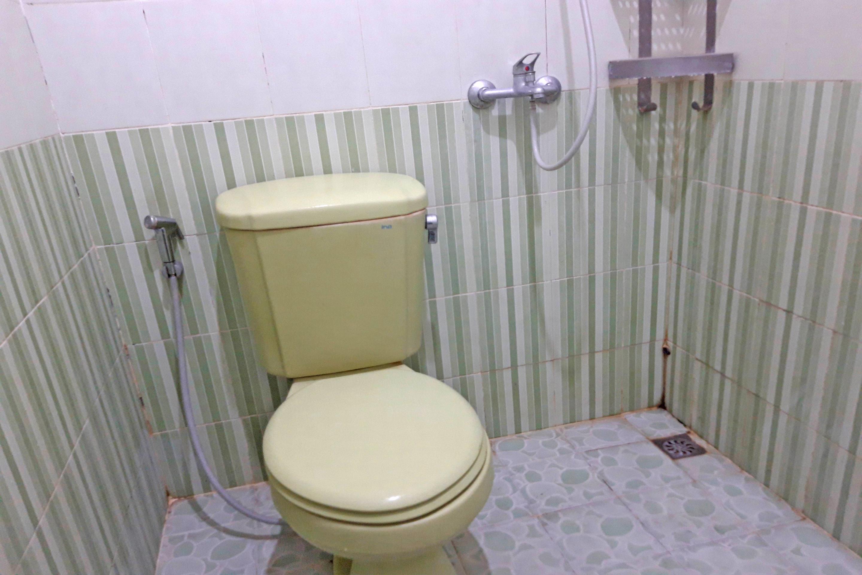 Oyo 1815 Gatsu Residence Semarang Bagian luar foto