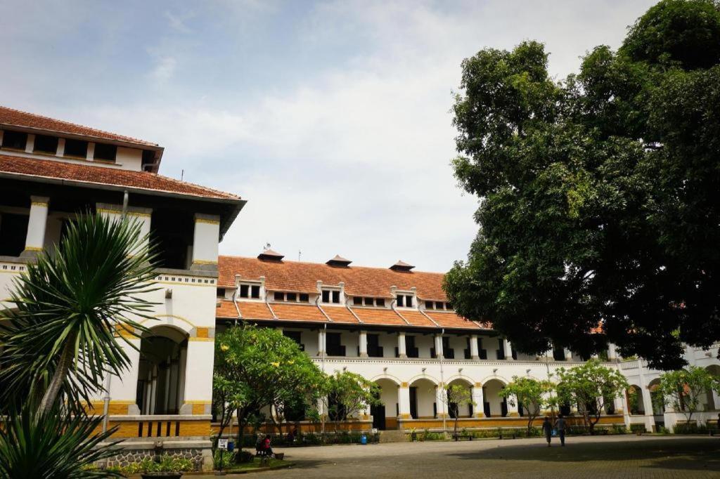 Oyo 1815 Gatsu Residence Semarang Bagian luar foto