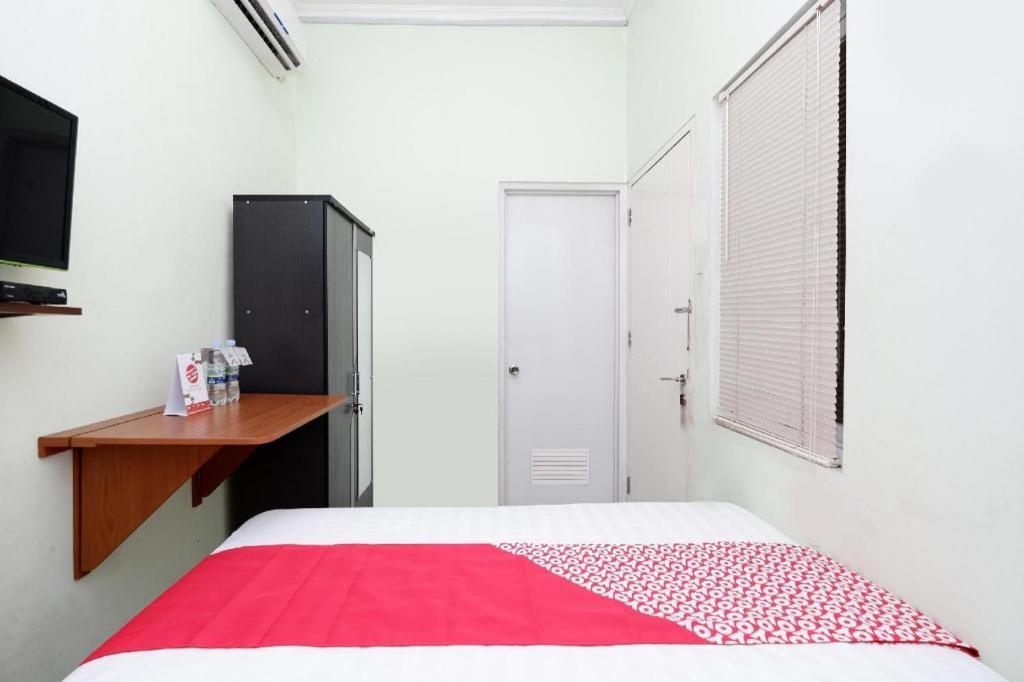 Oyo 1815 Gatsu Residence Semarang Bagian luar foto